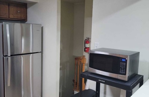 Canarsie House | Modern & Comfy ~ 5* Location ~ King Bed ~ Parking!