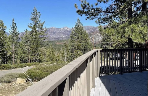 Echo Lake Cabin | Modern Comfy Cabin in South Lake Tahoe w/a Hot Tub!