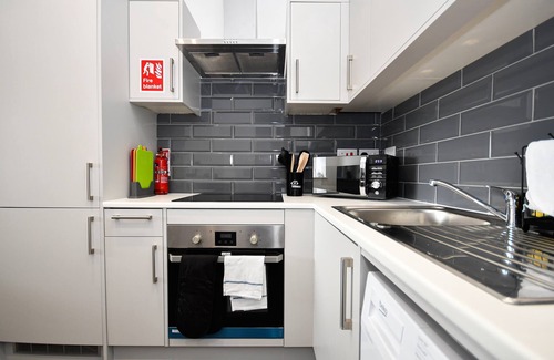 Eastleigh Apartment | Modern & Compact 1 Bedroom Apartment in Bradford