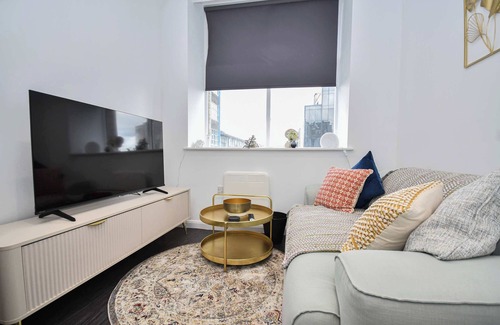 Eastleigh Apartment | Modern & Compact 1 Bedroom Apartment in Bradford