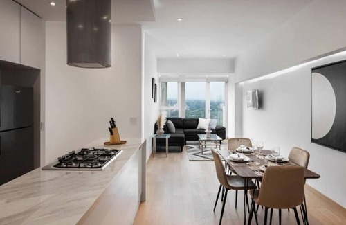 Hipodromo Condesa Apartment | Modern Condesa Getaway w Terrace & Pool