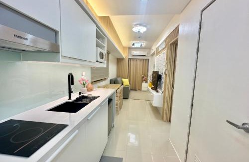 Pasay Apartment | Modern Condo near Airport, MOA and PICC