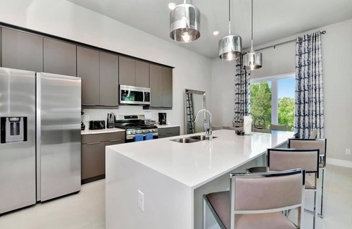Reunion Hotel | Modern Condo near Disney with Resort & Waterpark Access - B31-234
