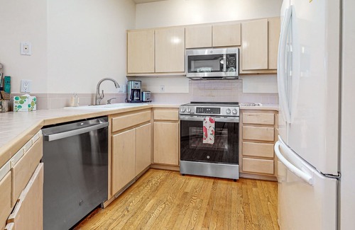 Santa Fe Condo | Modern condo with balcony, books & board games, minutes from downtown Santa Fe