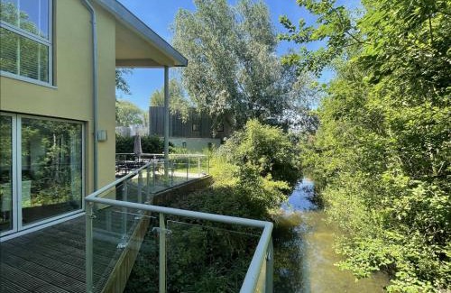 Cirencester House | Modern contemporary home in beautiful setting