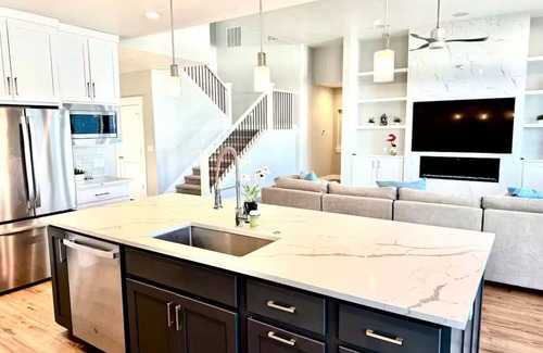 Southwest Ada County Alliance House | Modern & Conveniently located spacious 4-bedroom house in Boise/Meridian area
