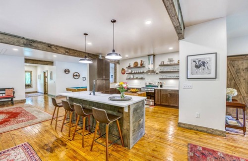 Asheville House | Modern Converted Barn,3 Kng Bdrms,3.5 Baths,Mtn Creek/Pool TBL/Deck Gas Fire TBL