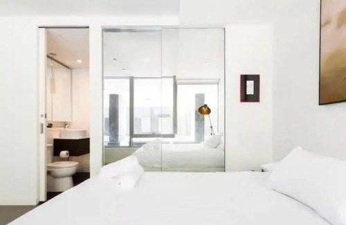 South Yarra Apartment | Modern Cosmopolitan Retreat on Toorak Rd