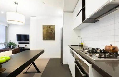 South Yarra Apartment | Modern Cosmopolitan Retreat on Toorak Rd