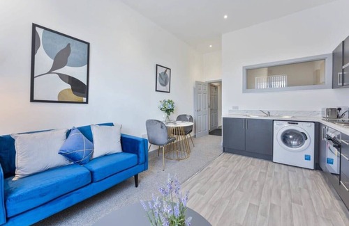 Brierley Hill Apartment | Modern & Cosy 1 Bedroom Budget Apartment in Dudley
