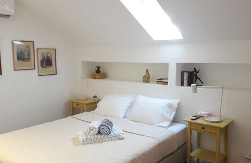 Santo Condestavel Apartment | Modern Cosy Flat with Terrace in Campo de Ourique.