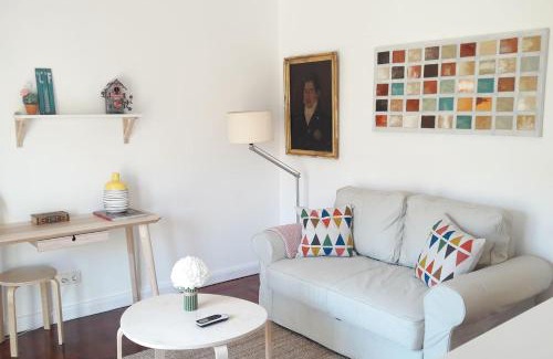 Santo Condestavel Apartment | Modern Cosy Flat with Terrace in Campo de Ourique.