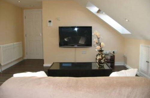 Brooklands Apartment | Modern Cosy Private Studio, WIFI, IP-TV, Must See