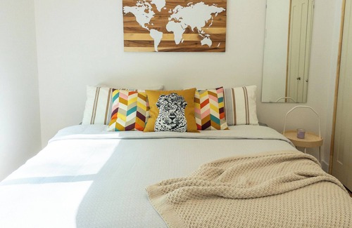 La Peche Ski Chalet | Modern Cottage, 15 min from Wakefield, Ski in-and-out (Pets welcome!)