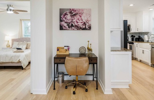 Mount Mourne House | Modern Cottage - 2BR - 5 Min Wlk to DT Davidson