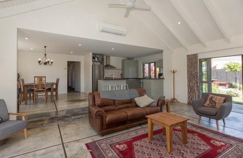 Albert Town House | Modern Cottage Charm - Albert Town near Wanaka