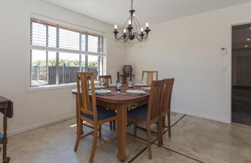 Albert Town House | Modern Cottage Charm - Albert Town near Wanaka