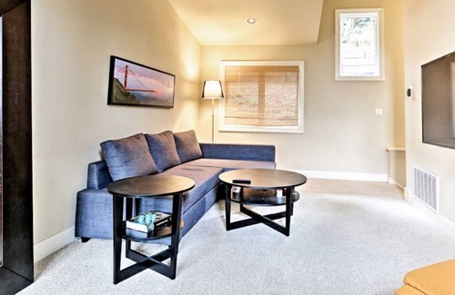 San Carlos Cottage | Modern Cottage in the Heart of Silicon Valley