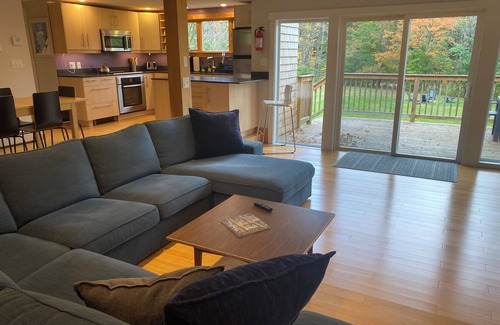 Jackson Cottage | Modern Cottage Jackson, NH. Minutes from Hiking, Shopping, Storyland, Skiing