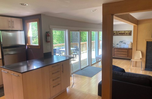 Jackson Cottage | Modern Cottage Jackson, NH. Minutes from Hiking, Shopping, Storyland, Skiing