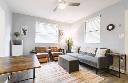 Gainesville House | Modern Cottage-Pets Welcome/5 min to UF & Hospitals