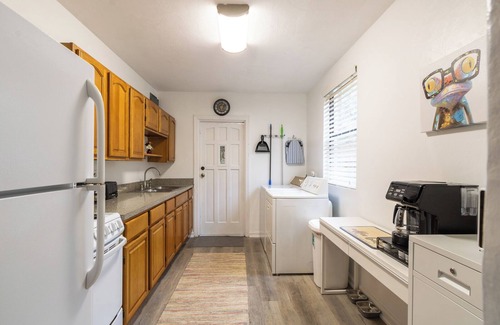 Gainesville House | Modern Cottage-Pets Welcome/5 min to UF & Hospitals