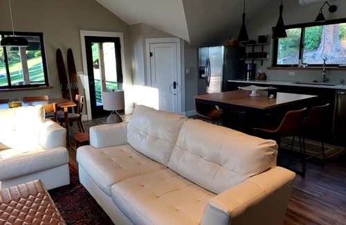 Somers House | Modern cottage with amazing views of Flathead Lake and the Rocky Mountains
