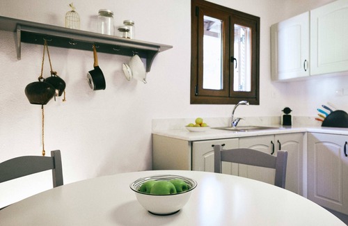 Sithonia Cottage | Modern cottage with lush gardens and direct beach access