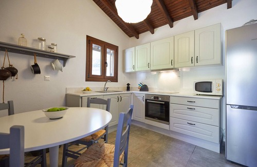 Sithonia Cottage | Modern cottage with lush gardens and direct beach access