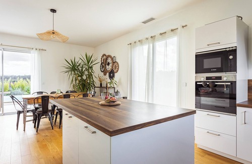 Tarabel House | Modern country house - sleeps 8/10 - heated pool