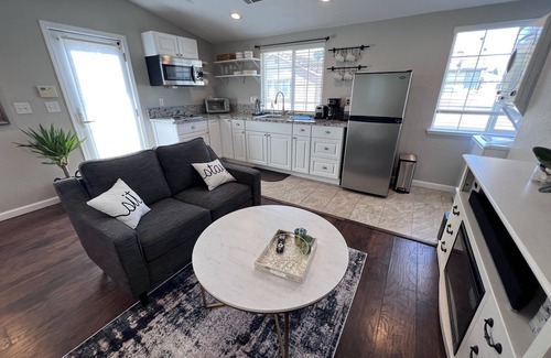 Dixon Apartment | Modern Cozy 1-bedroom Detached Apartment with Private Parking, W/D, Fiber Wifi