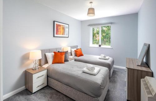 Southgate Apartment | Modern & Cozy 1BR Apartment in Crawely Easy Access to Gatwick & Town