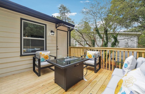 Sylvan Hills House | Modern Cozy 2 BR Oasis Near ATL Airport Perfect For Business & Leisure Travelers