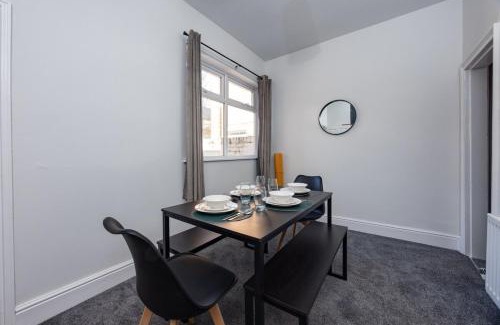 Darlington House | Modern & Cozy 2BR Stay in Darlington