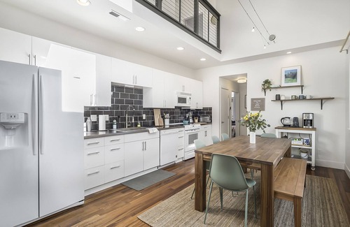 Southwest Bend House | Modern & Cozy 3 Bedroom Home in SW Bend near Old Mill District