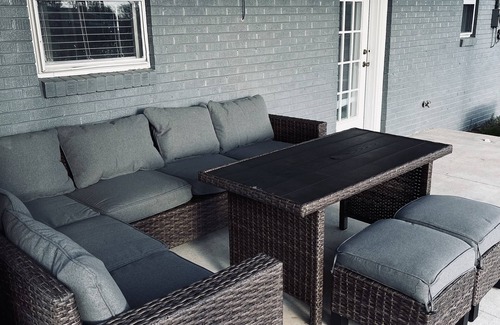 Florence House | Modern & Cozy 4 Bedroom home !