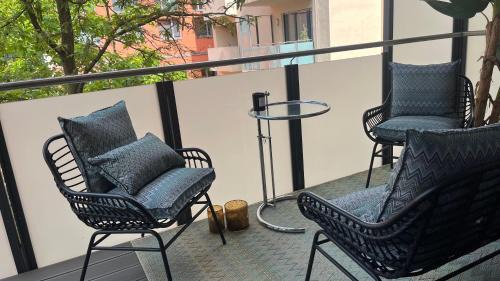 Schwabing Apartment | Modern & Cozy Apartment Münchner Freiheit with Balcony