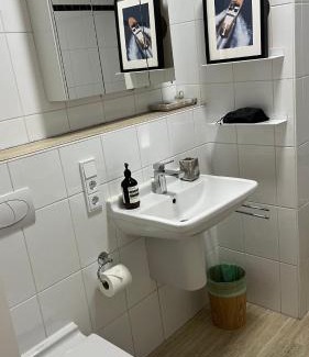 Schwabing Apartment | Modern & Cozy Apartment Münchner Freiheit with Balcony