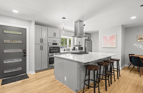 Garden Hills House | Modern, Cozy Buckhead 4+3 SFH + Backyard