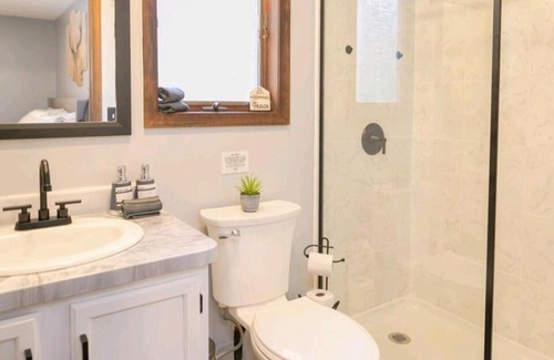 East Stroudsburg Cabin | Modern Cozy Cabin in the Poconos Mountains Bushkill Falls