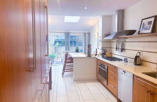 Midtown Toronto House | Modern, cozy downtown home with everything you need.