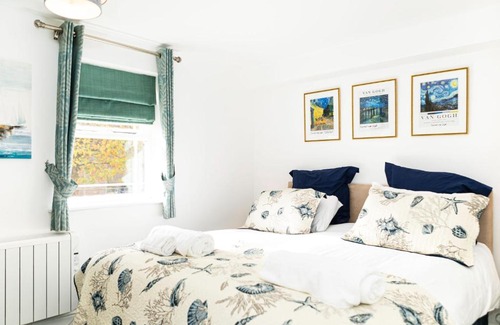 Wandsworth Common Apartment | Modern, cozy flat close to Clapham and Battersea, London