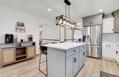 North East House | Modern cozy get-away* game room-amish country