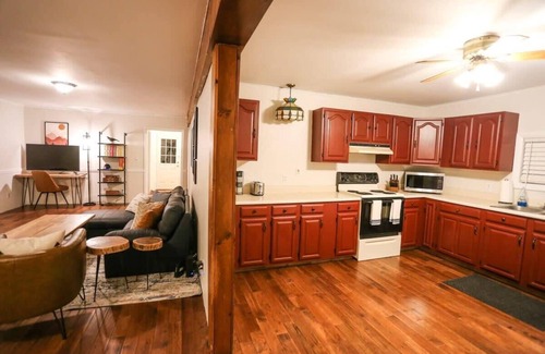 Center Conway House | Modern & Cozy Getaway House near Conway lake - Pet Friendly