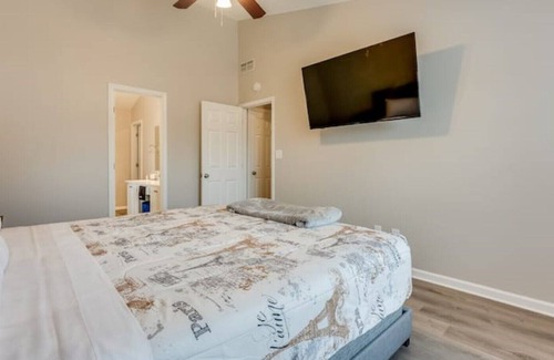 Riverdale House | Modern Cozy Humble Abode 15 mins from ATL Airport