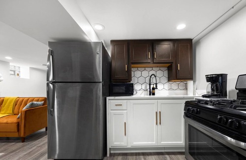 Chicago Apartment | Modern Cozy Luxurious Stay 13 mins to Downtown Chicago