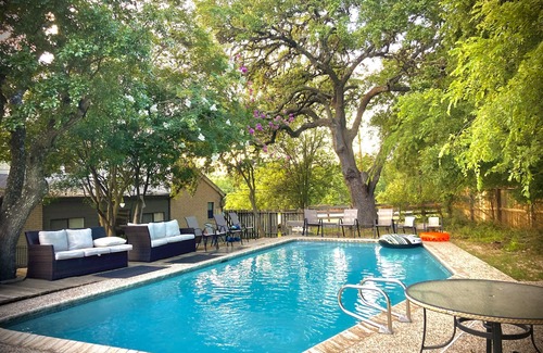Scenic Oaks House | Modern cozy luxury property