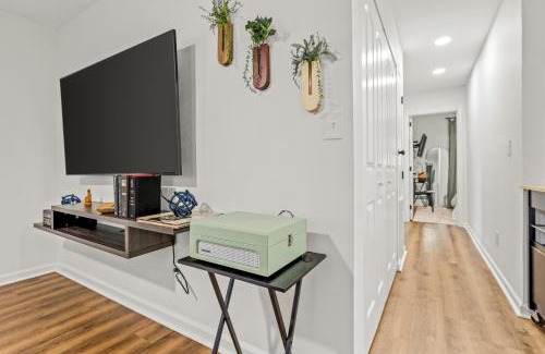 Tallahassee House | Modern & Cozy Midtown Charm Free Parking Fsu