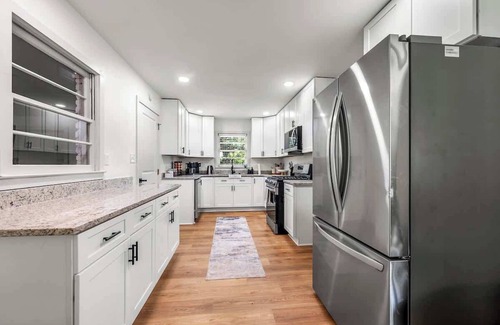 Browns Mill Park House | Modern Cozy n Trendy Ranch Home!