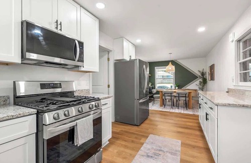 Browns Mill Park House | Modern Cozy n Trendy Ranch Home!